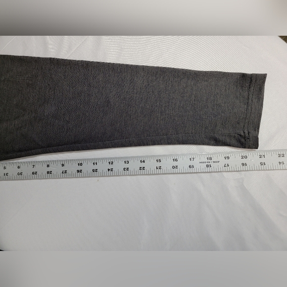 Under Armour University Of Iows 1/4 Zip Long Sleeve Heatgear Loose Fit Size Lg - Picture 3 of 7